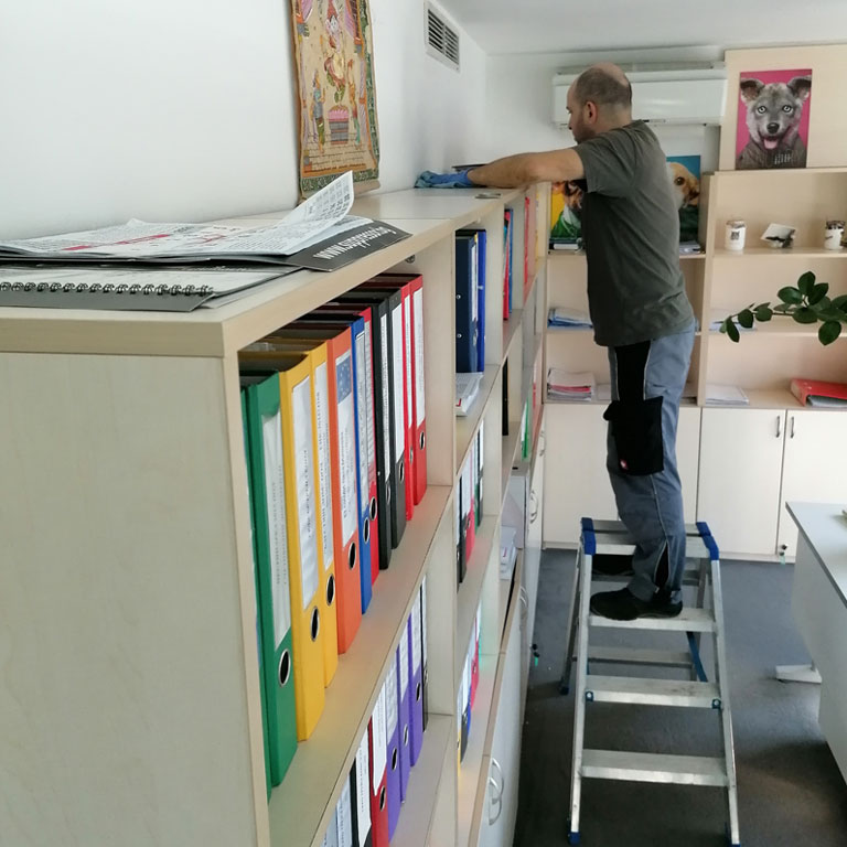 ИЛВА ПРО ООД предлага професионално почистване на офиси.
